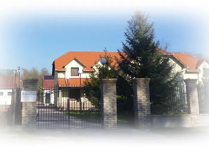 Kiraly Lovastanya Panzio